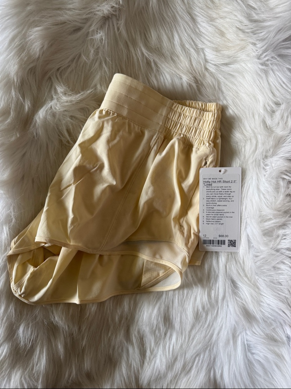 Lululemon Hotty Hot High-Rise Lined Short 2.5"
Buttercream Butter Cream
